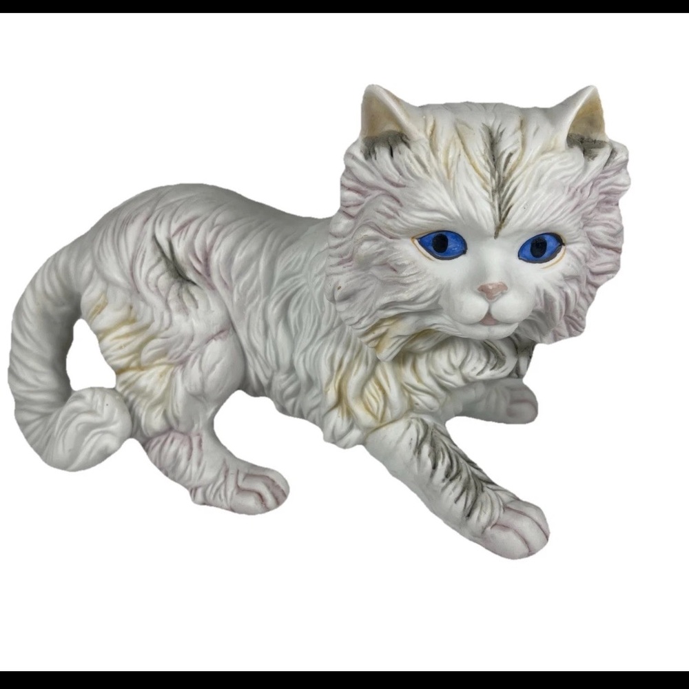 Vintage white matte ceramic Persian cat‎ figurine sculpture signed foot Italian